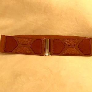Medium brown mixed textures stretchy belt